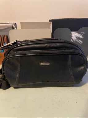 Ambico Black Leather Crossbody Camera  Bag - Unbranded